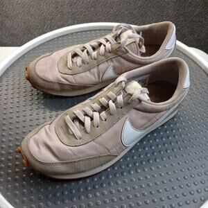 Nike Daybreak Womens 9.5 Beige Retro Running Sneakers Gum Sole